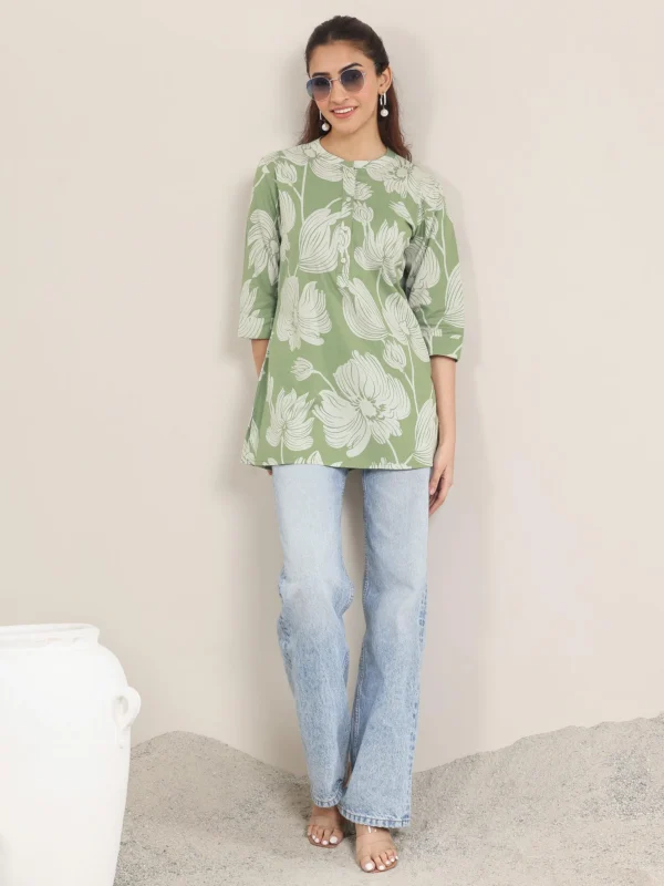 Women Green Printed Cotton Straight Short Kurti - Image 4