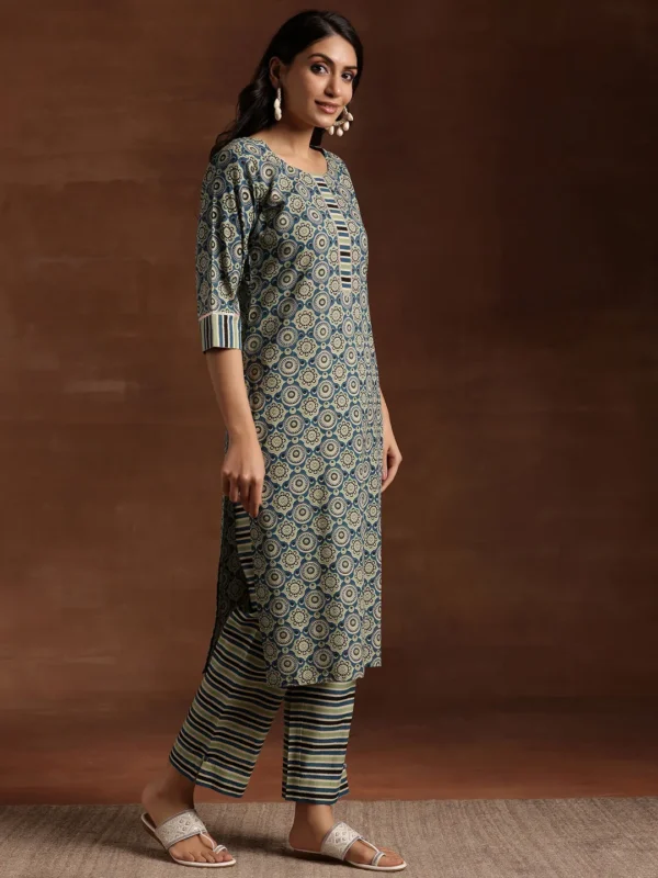 Women Blue Printed Cotton Straight Suit With Dupatta - Image 5
