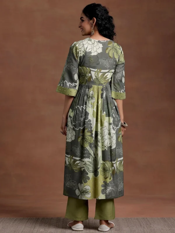 Women Green Printed Rayon A-Line Kurta With Trousers - Image 6