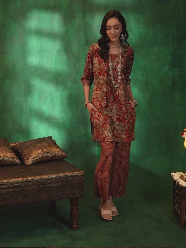 Women Maroon Printed Silk Blend Straight Kurta Set - Image 3