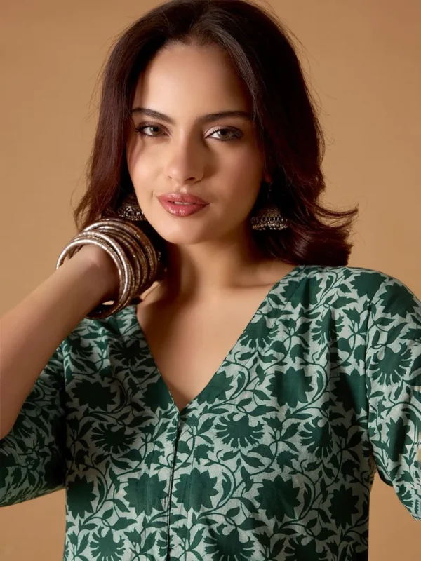 Women Green Dabu Hand Block Printed Cotton Kurta - Image 5